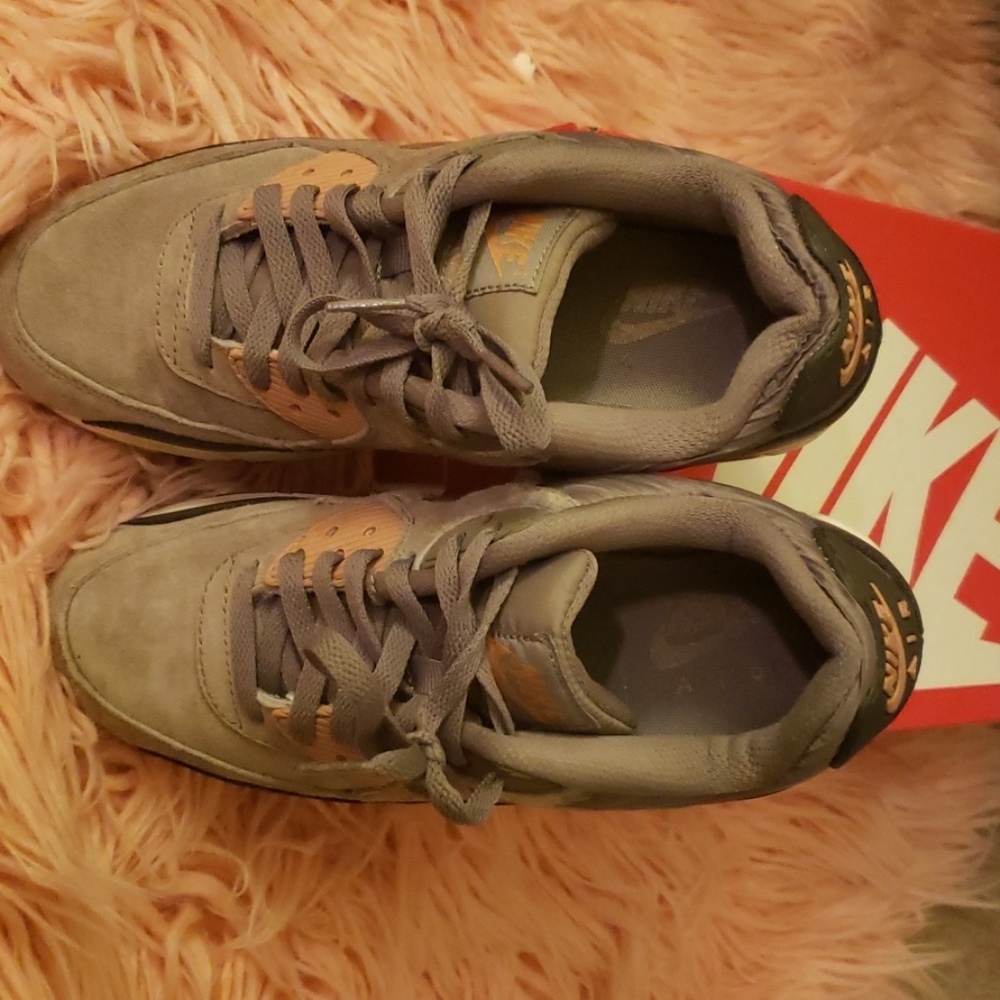 Gently worn air max